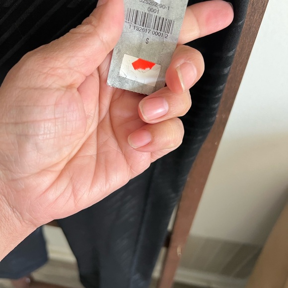 Old Navy Active  3/4 Leggings Go-Dry Black - Picture 3 of 10